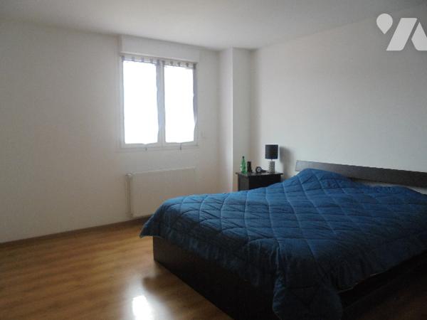 Grande maison de village clé en main avec piscine et terrain