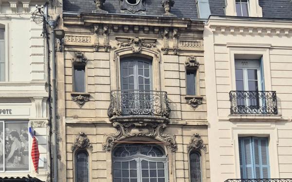 Immeuble à vendre    4 pièces • 400 m2 Mont-de-Marsan