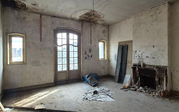 Immeuble à vendre    4 pièces • 400 m2 Mont-de-Marsan