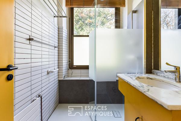 Villa d’architecte et son jardin boisé en coeur de ville