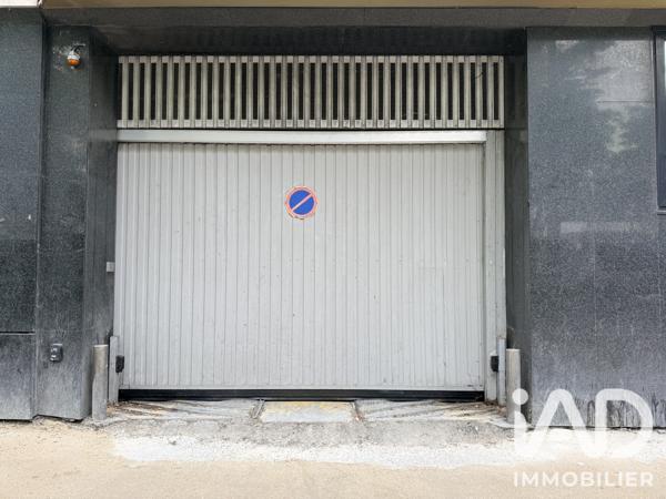 Parking à vendre 200 m² Paris 19