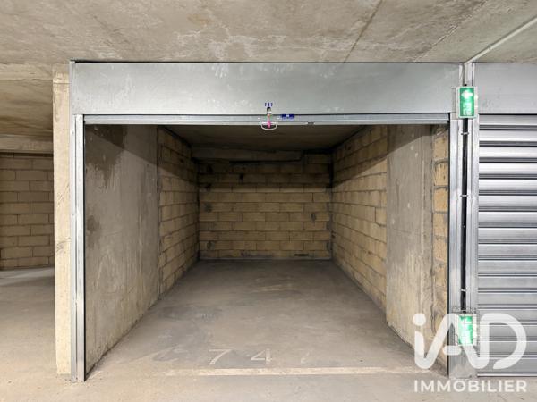 Parking à vendre 200 m² Paris 19