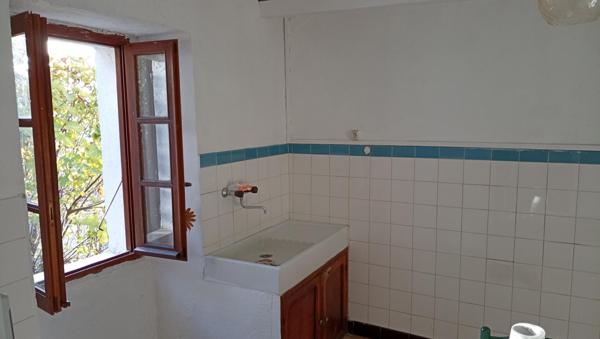 Charme rustique et potentiel caché : une maison à faire revivre