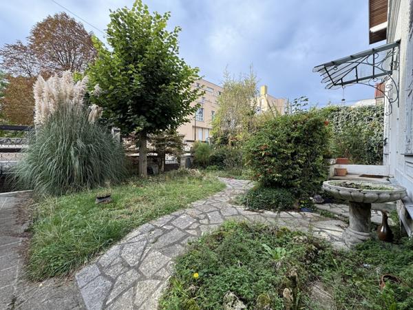 Champigny sur Marne - Mairie - Ensemble Immobilier de 400m² sur 909m²