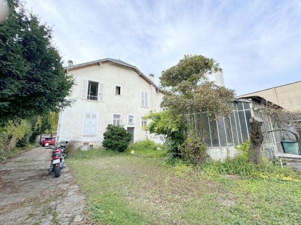 Champigny sur Marne - Mairie - Ensemble Immobilier de 400m² sur 909m²
