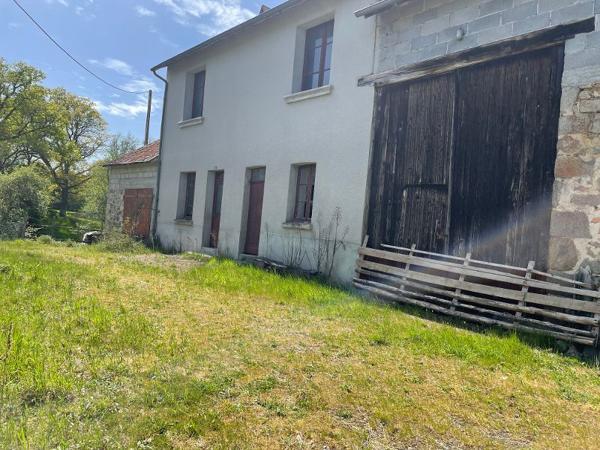 Corps de ferme avec 12 hectares- fort potentiel  dans un secteur calme et verdoyant  Creuse