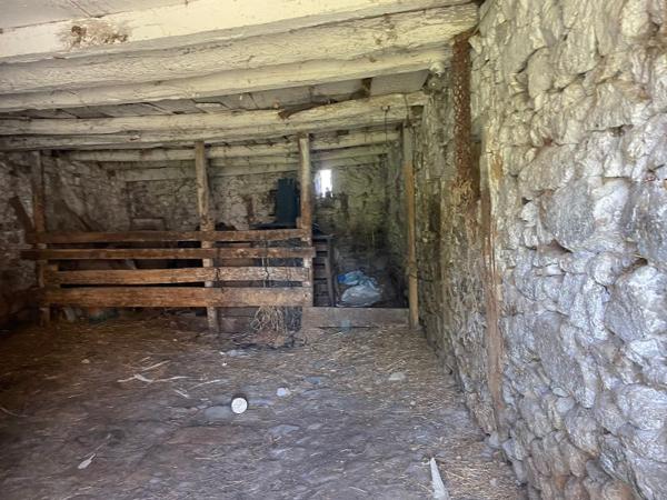 Corps de ferme avec 12 hectares- fort potentiel  dans un secteur calme et verdoyant  Creuse