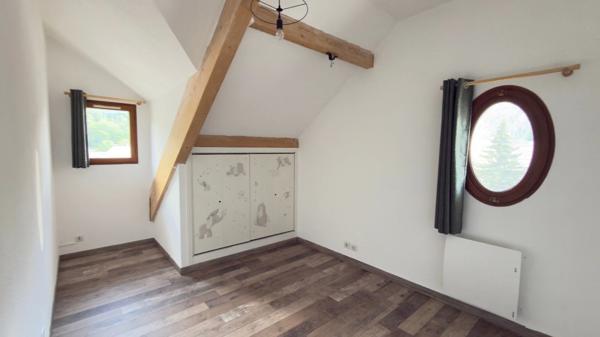 Duplex 102m2 rénové - 5 pièces - 3 chambres - balcon avec vue montagnes - proximité stations de ski