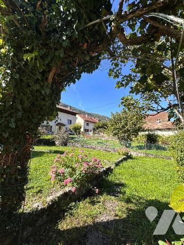 Maison à vendre à Anglefort dans l'Ain (01350) : découvrez cette maison composée de 8 pièces d'...