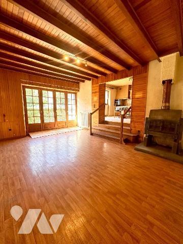 Maison à vendre à Anglefort dans l'Ain (01350) : découvrez cette maison composée de 8 pièces d'...