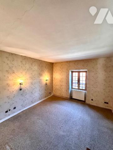 Maison à vendre à Anglefort dans l'Ain (01350) : découvrez cette maison composée de 8 pièces d'...