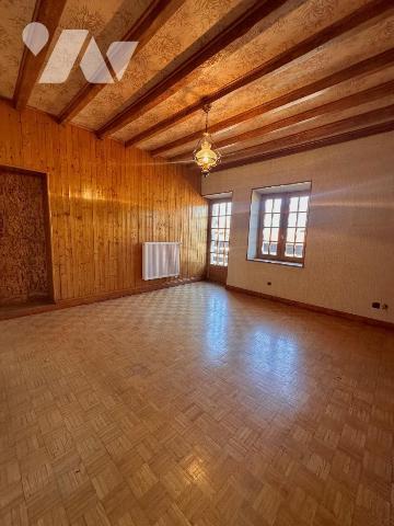 Maison à vendre à Anglefort dans l'Ain (01350) : découvrez cette maison composée de 8 pièces d'...