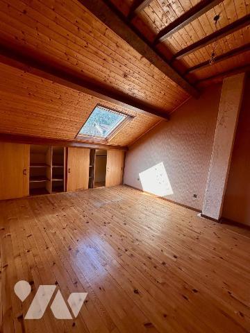 Maison à vendre à Anglefort dans l'Ain (01350) : découvrez cette maison composée de 8 pièces d'...