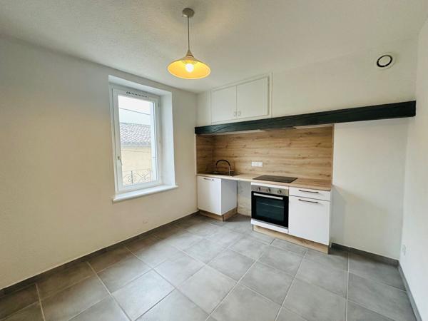 APPARTEMENT RENOVE AVEC 2 CHAMBRES A CARCASSONNE