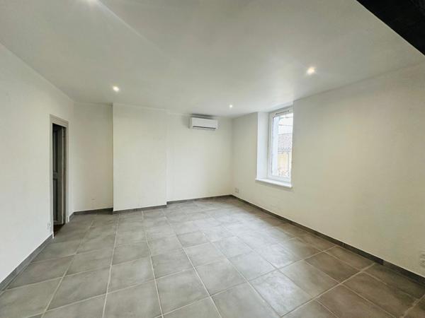 APPARTEMENT RENOVE AVEC 2 CHAMBRES A CARCASSONNE