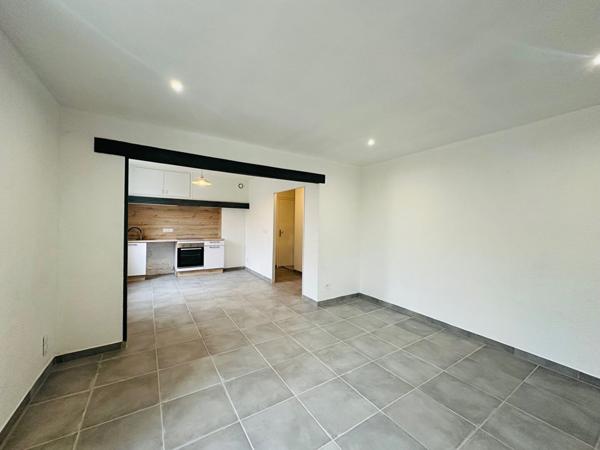 APPARTEMENT RENOVE AVEC 2 CHAMBRES A CARCASSONNE