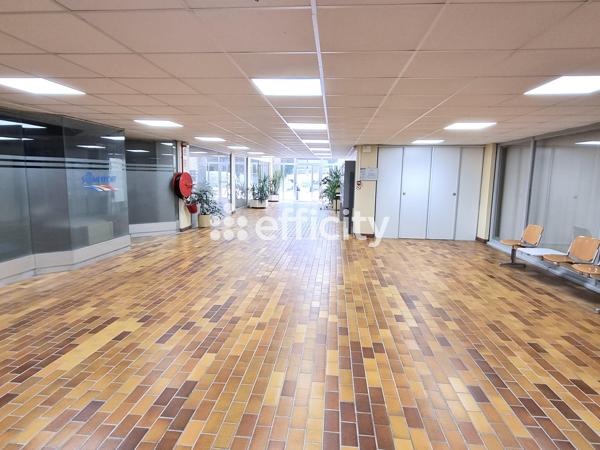 Local Commercial 2 pièces - 78 m²