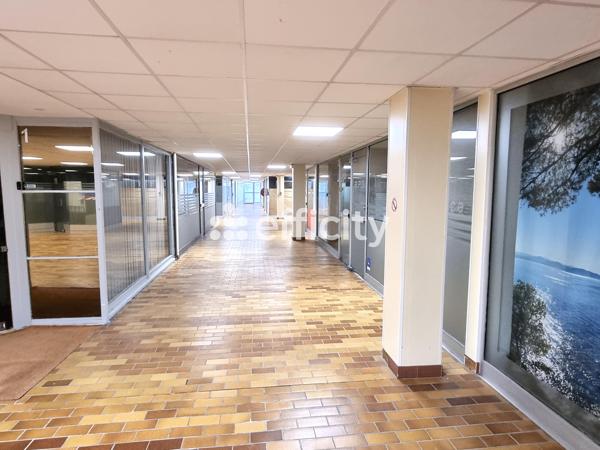 Local Commercial 2 pièces - 78 m²