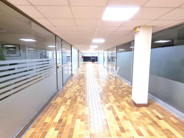 Local Commercial 2 pièces - 78 m²