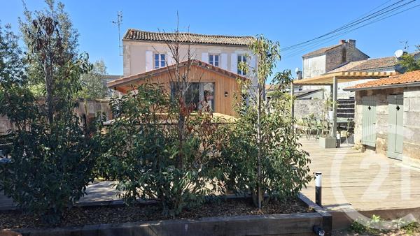 Maison à vendre  4 pièces - 105 m 2   ANGOULEME  - 16