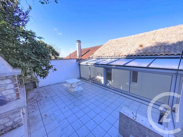 Maison à vendre  4 pièces - 105 m 2   ANGOULEME  - 16