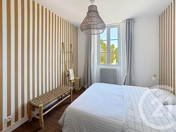 Maison à vendre  4 pièces - 105 m 2   ANGOULEME  - 16