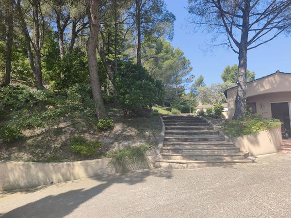 SAINT SATURNIN LES AVIGNON - A VENDRE - MAISON + GITES 327 M² DE SURFACE HABITABLE SUR UN TERRAIN DE 4200 M²