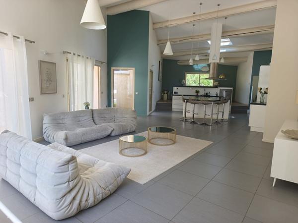 SAINT SATURNIN LES AVIGNON - A VENDRE - MAISON + GITES 327 M² DE SURFACE HABITABLE SUR UN TERRAIN DE 4200 M²
