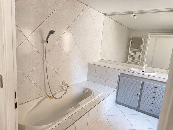SAINT SATURNIN LES AVIGNON - A VENDRE - MAISON + GITES 327 M² DE SURFACE HABITABLE SUR UN TERRAIN DE 4200 M²