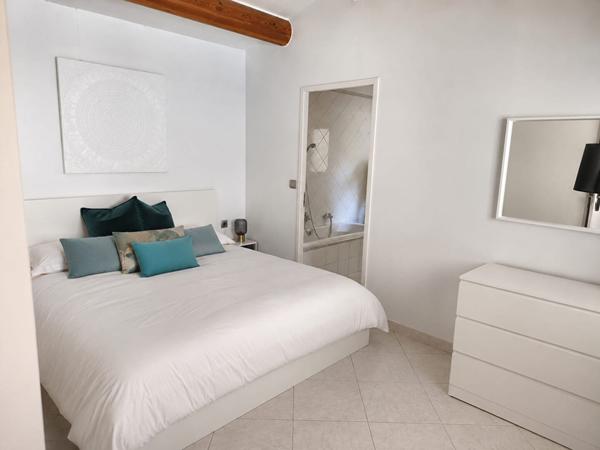SAINT SATURNIN LES AVIGNON - A VENDRE - MAISON + GITES 327 M² DE SURFACE HABITABLE SUR UN TERRAIN DE 4200 M²