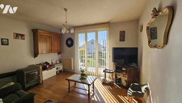 Maison 3 chambres, sur sous-sol complet sur terrain 859 m² 