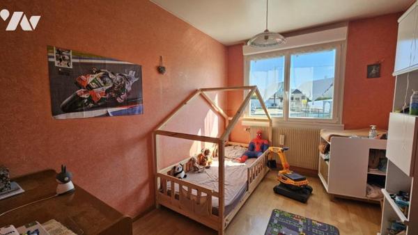 Maison 3 chambres, sur sous-sol complet sur terrain 859 m² 