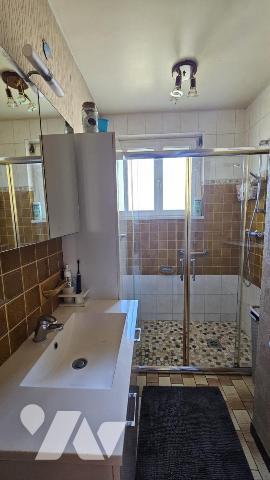 Maison 3 chambres, sur sous-sol complet sur terrain 859 m² 