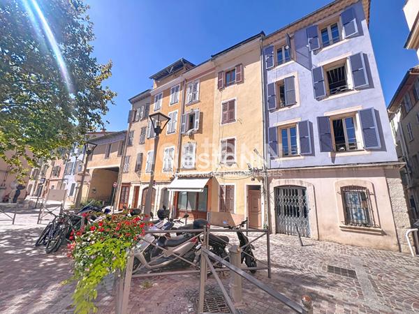 Immeuble R+3 - Vallauris - 220m² - 3 appartements - Local commercial