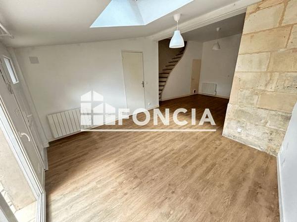 Location Appartement 2 pièces 47 m² - 17 RUE VICTOR HUGO Rochefort 17300