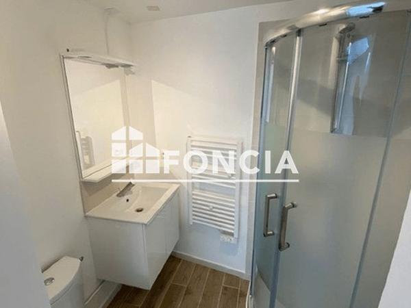 Location Appartement 2 pièces 47 m² - 17 RUE VICTOR HUGO Rochefort 17300