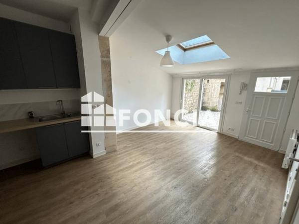 Location Appartement 2 pièces 47 m² - 17 RUE VICTOR HUGO Rochefort 17300