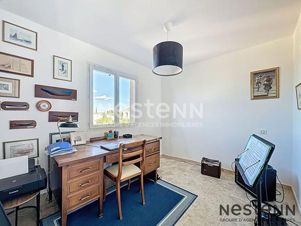 Maison neuve T4 92 m2 R+1 jardin paysager à Trets vue Sainte Victoire