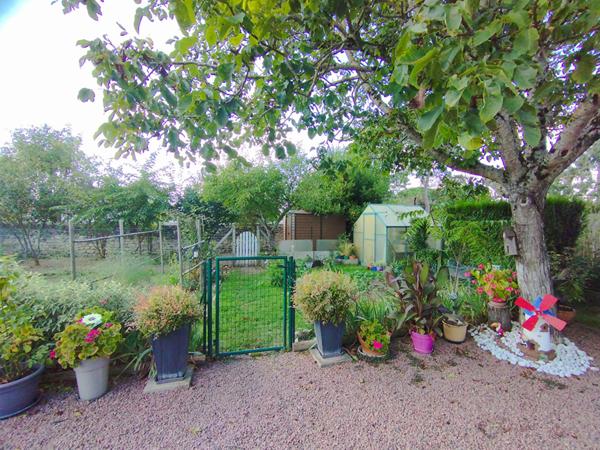 VILLA AVEC PISCINE COUVERTE - SECTEUR RÉSIDENTIEL EST