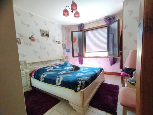 VILLA AVEC PISCINE COUVERTE - SECTEUR RÉSIDENTIEL EST