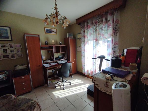 VILLA AVEC PISCINE COUVERTE - SECTEUR RÉSIDENTIEL EST