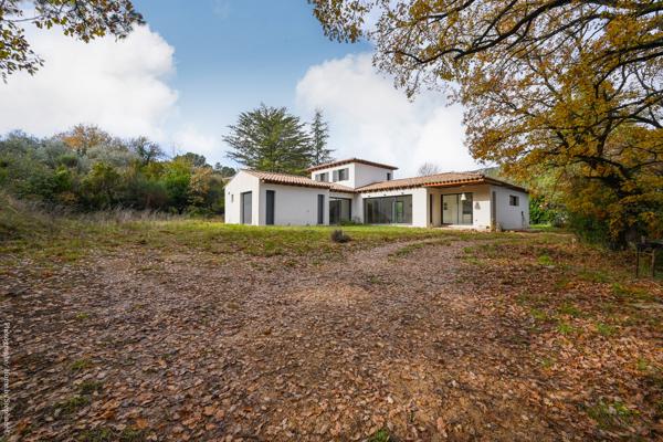 La Bouilladisse (13720) Villa 6/7 pièces d'environ 170m² sur terrain d'environ 4000m²