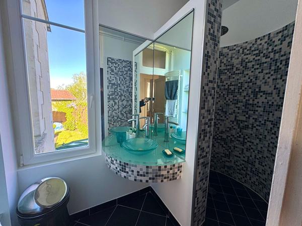 Maison 8 pièces 284.91 m2