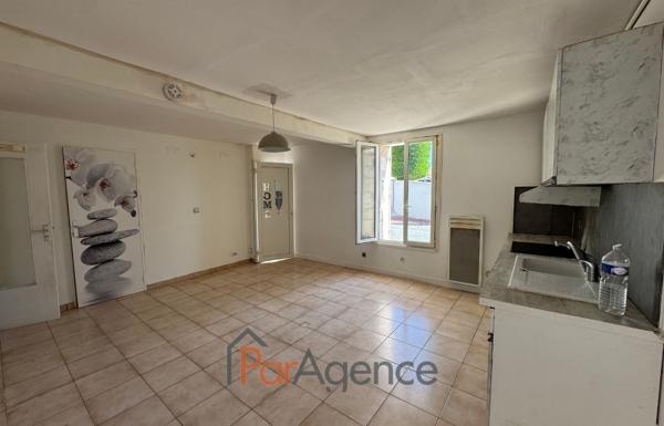 Maison charentaise comportant 4 appartements 9 pièces 169 m2