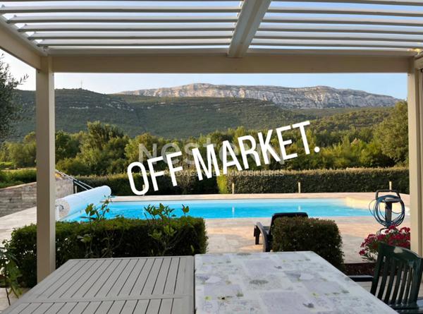 Villa T5 de plain pied avec piscine, garage et vue panoramique sur la Sainte Baume
