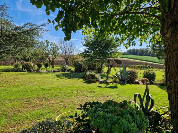 Sistels (82340) Maison en pierre classique avec vue, dépendances, environ 2ha de terrain