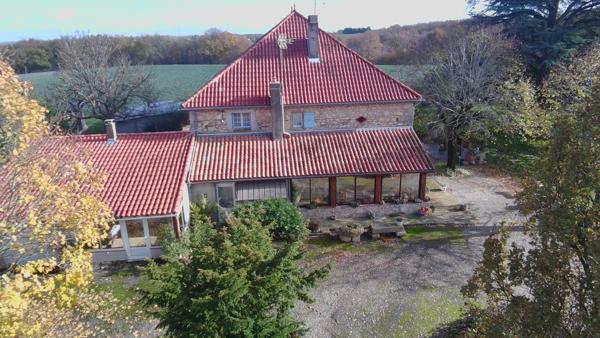 Sistels (82340) Maison en pierre classique avec vue, dépendances, environ 2ha de terrain