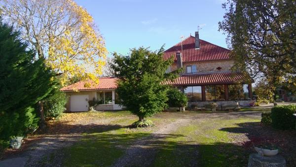Sistels (82340) Maison en pierre classique avec vue, dépendances, environ 2ha de terrain