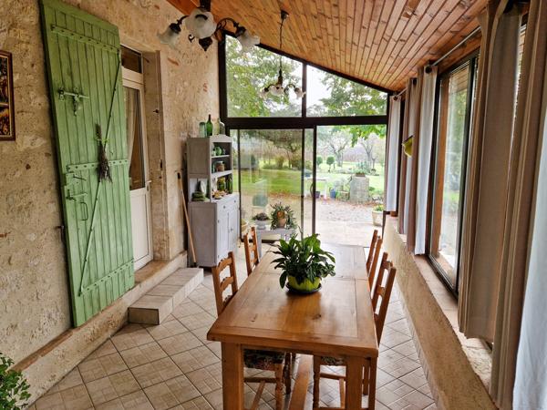 Sistels (82340) Maison en pierre classique avec vue, dépendances, environ 2ha de terrain