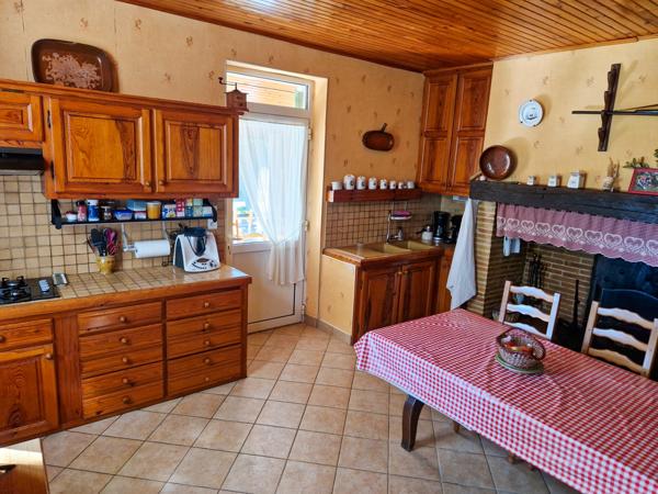 Sistels (82340) Maison en pierre classique avec vue, dépendances, environ 2ha de terrain